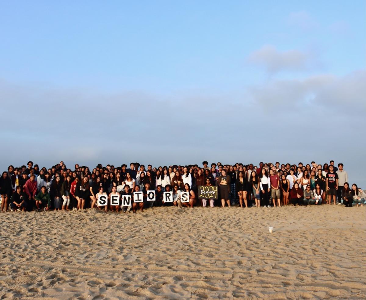 Class of 24 gathers for sunrise picture